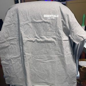 Men’s essentials Heather gray t shirt NWT size XL